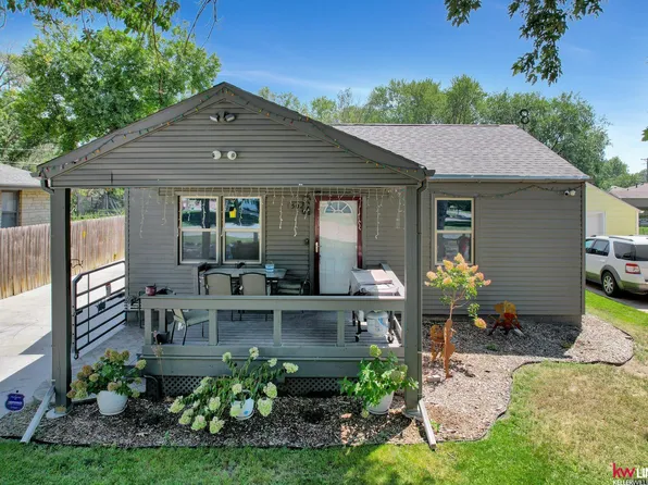 5021 Sherwood Dr, Lincoln, NE 68504