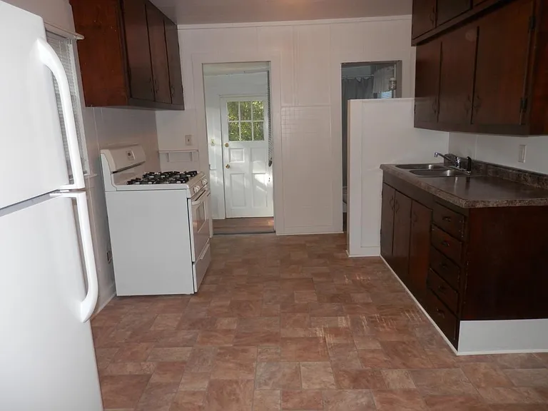 122 Avalon Ave — Photo 5