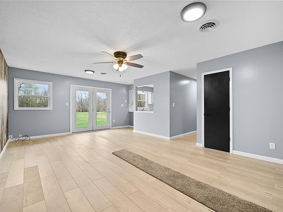 2nd image of 607 S Walnut St
