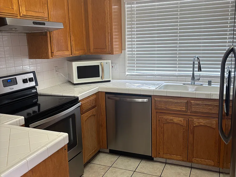 6769 N Constance Ave — Photo 4