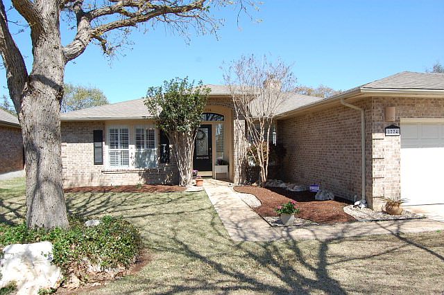 1st image of 1774 Oak Forest Dr