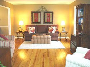 8 Harvest Ct, Flemington, NJ 08822