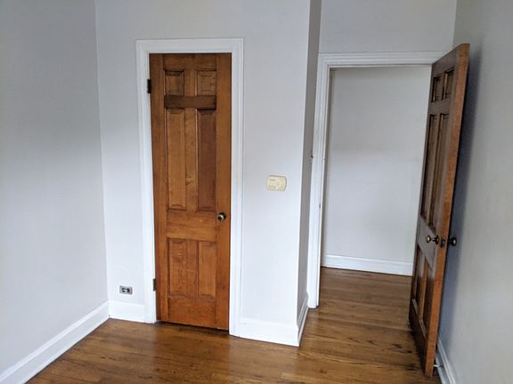 5th image of 1523-25 Greenleaf St #2W