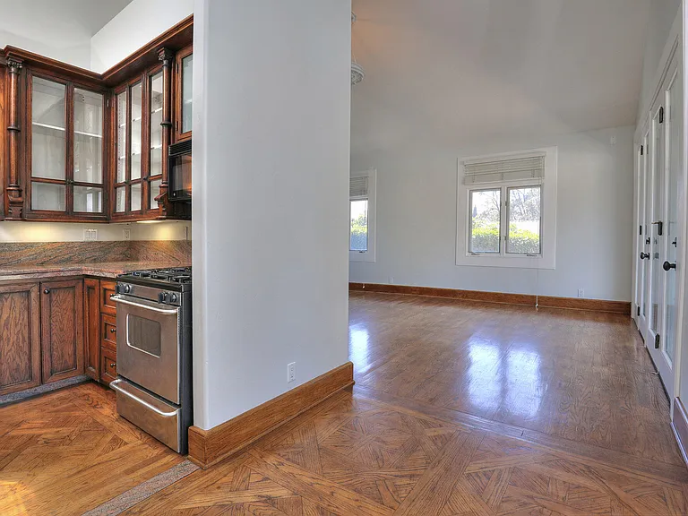 2135 De La Vina St #B — Photo 8