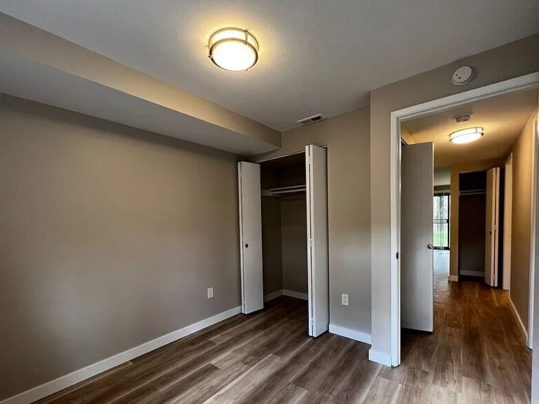 Lawn Courte Apartments at 2802 N. Narrows Drive, Tacoma, WA 98407 — Photo 12