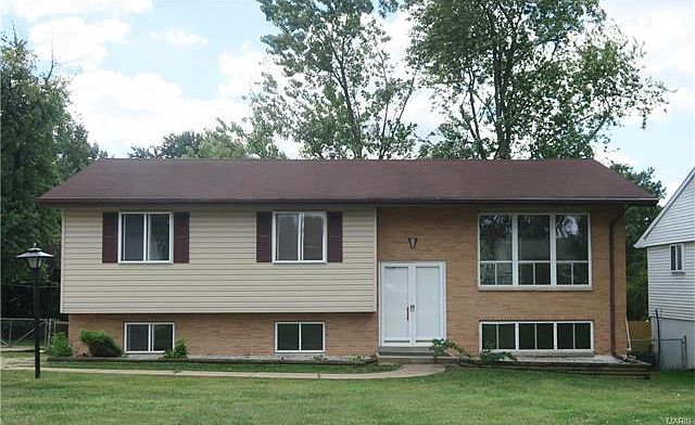 1st image of 122 Cherbourg Dr