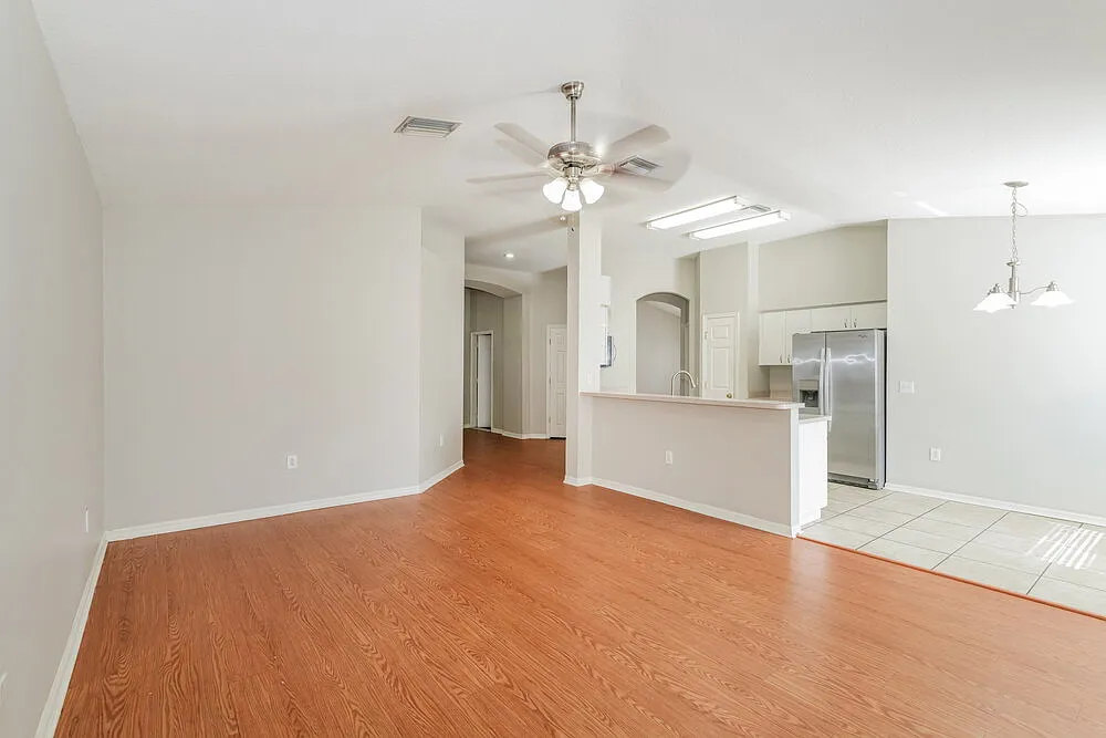 3 bed, 2.0 bath, 1490 sqft, $2,005 — Photo 4