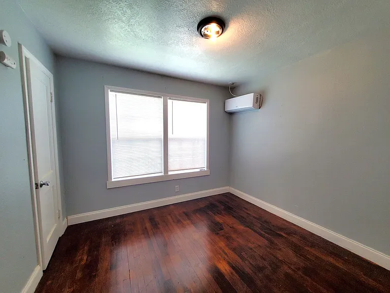 10 Circle S #Q — Photo 11