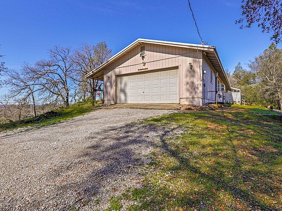 3rd image of 13782 Woodman Ln