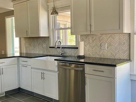 5th image of 22579 Ardmore Dr
