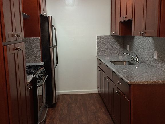 5th image of 1600 San Carlos Ave APT 4