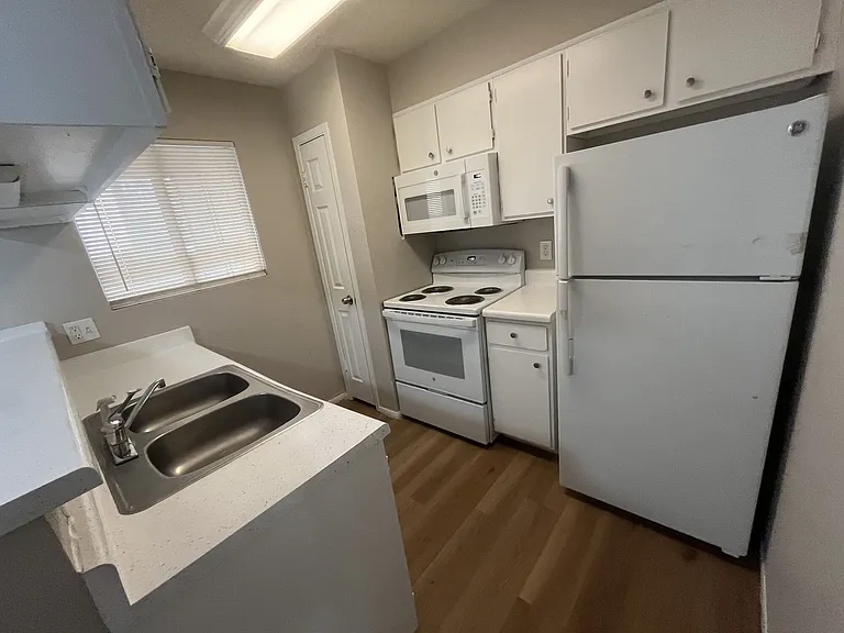 Parkside Apartments — Photo 12