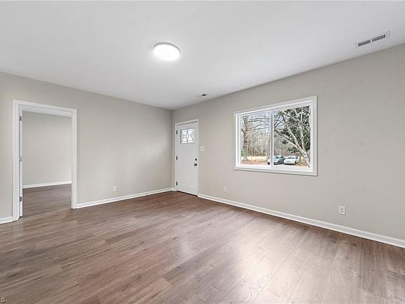 4th image of 1413 Woodmere Dr
