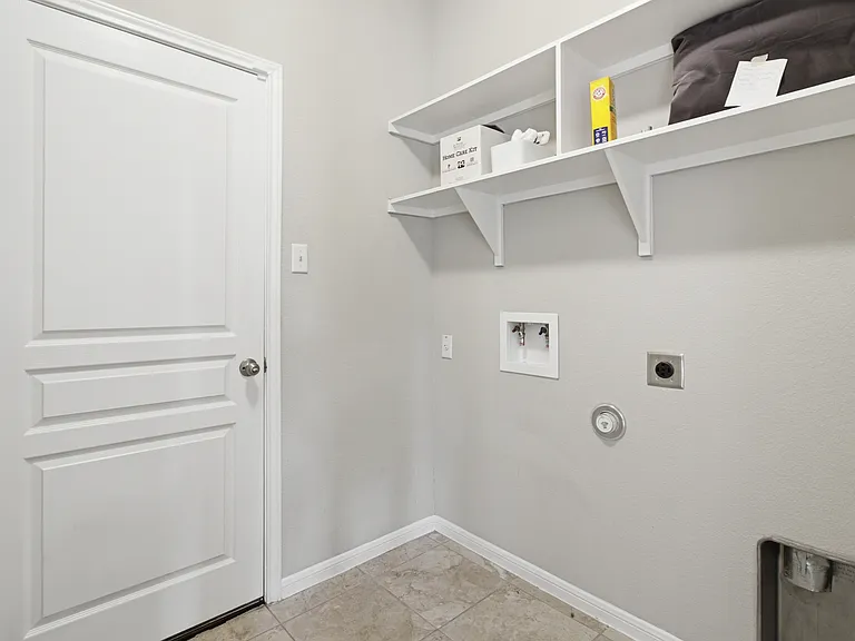 5716 Blackstone Dr — Photo 25