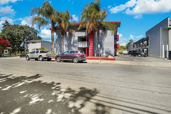 1st image of 150 Harrison Ave #20