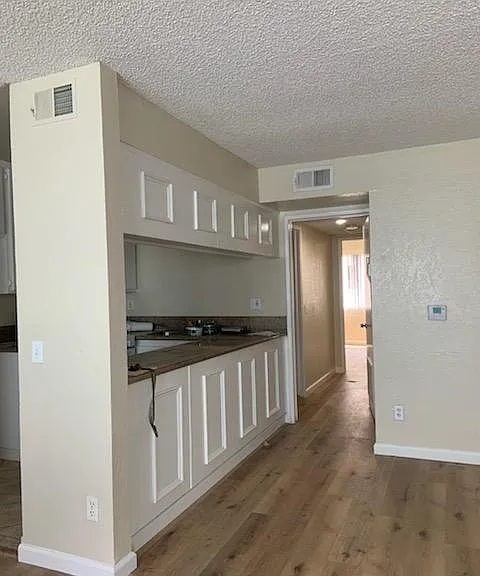 6914 Hazeltine Ave #102 — Photo 6