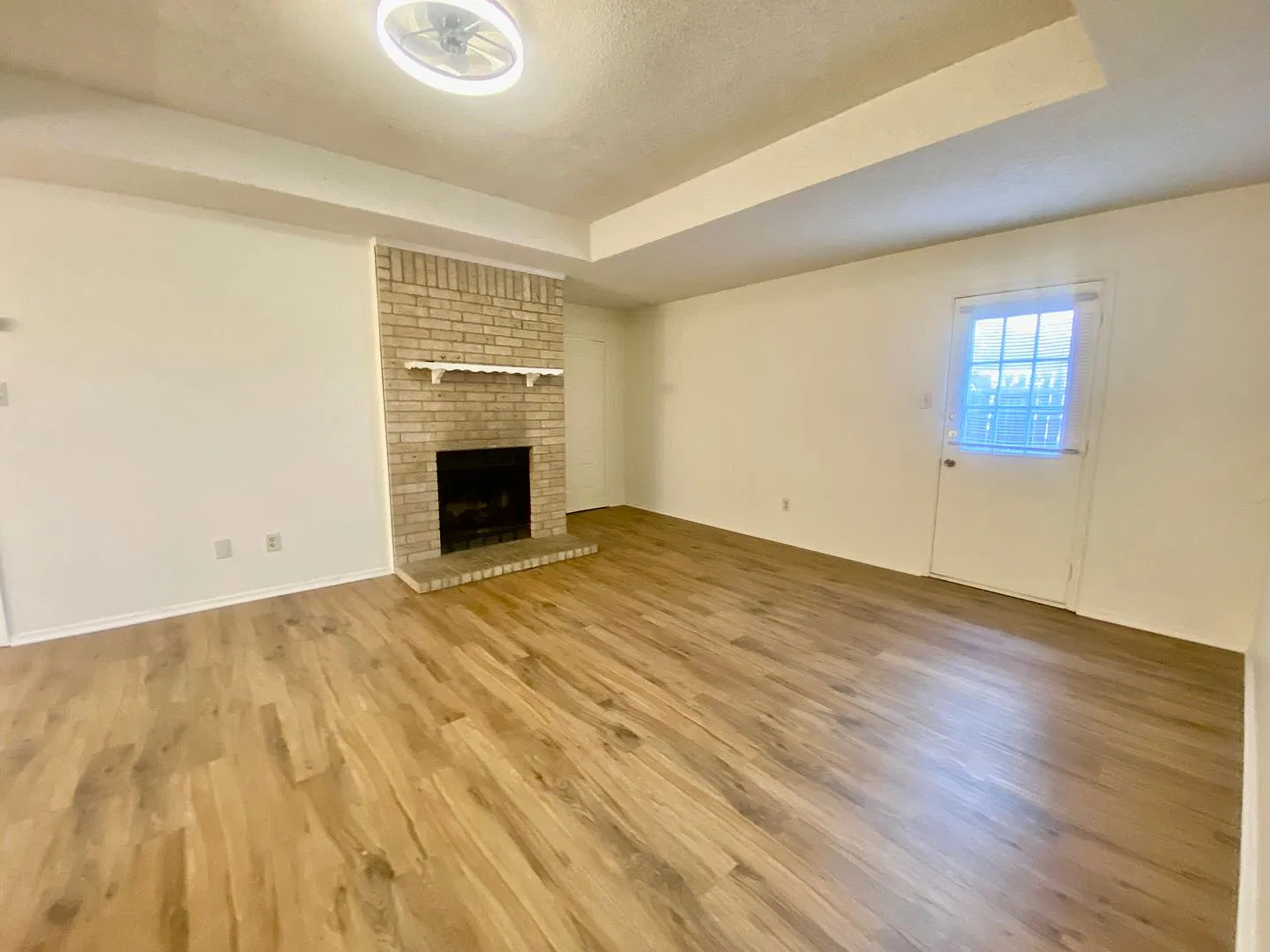 Beautiful updated single story duplex in NRH — Photo 2