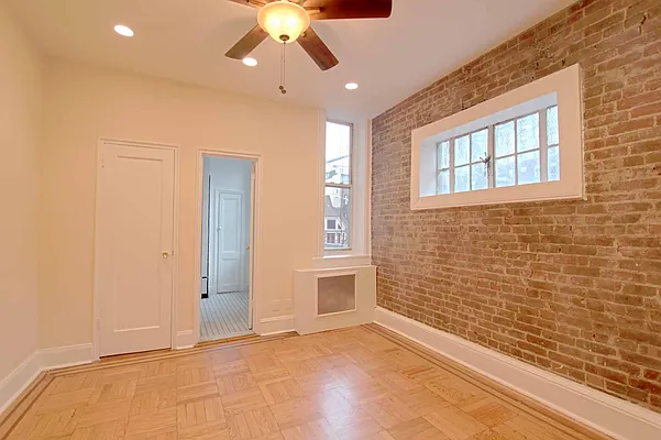 Rented by ROOM Real Estate | media 23