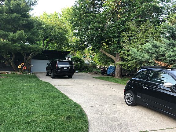 2nd image of 544 River Oaks Dr