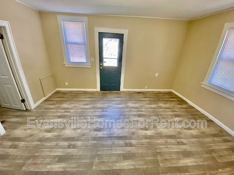 5 bed, 3.0 bath, 2352 sqft, $1,450 — Photo 4