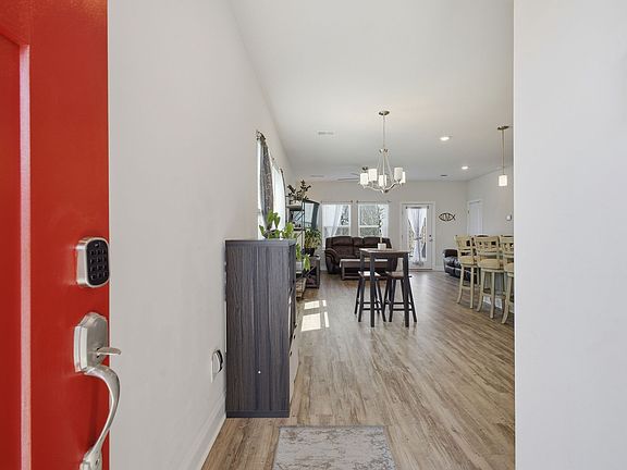 3rd image of 1013 McKee Ct