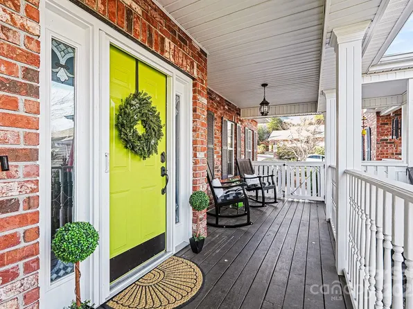 646 High Quarry Rd, Hendersonville, NC 28791