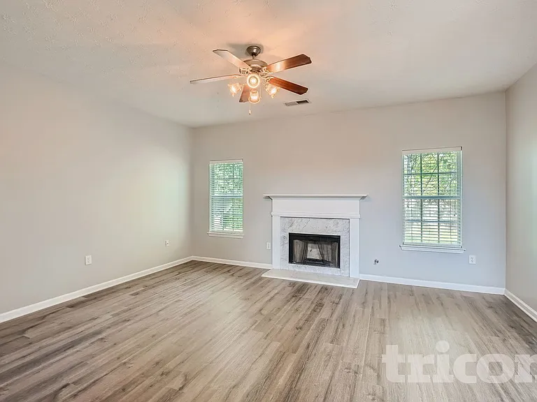 552 Howell Dr — Photo 6
