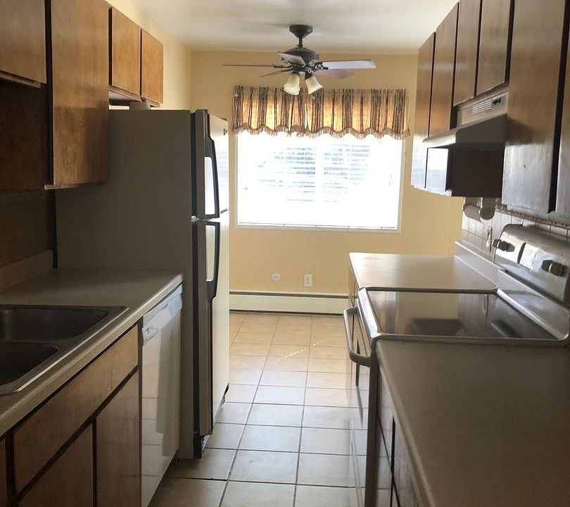 1st image of 415 E St APT 1