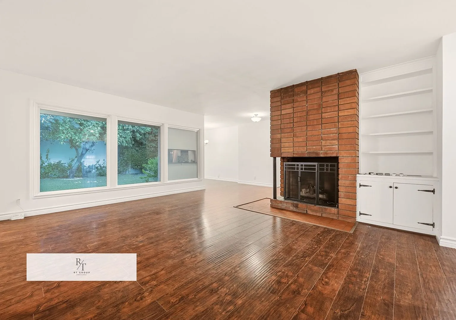 North Hollywood 3-Bedroom with Gated Driveway and Solar — Photo 2