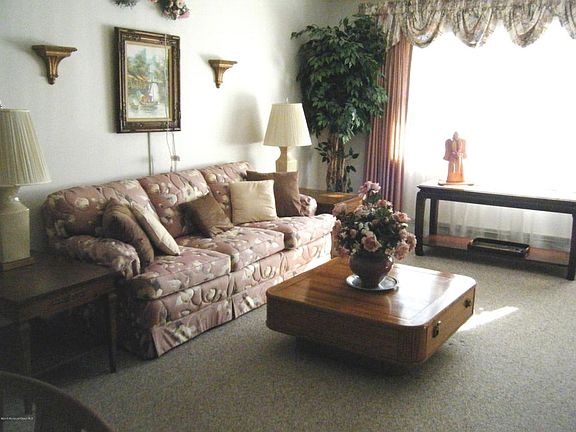 4th image of 17 Beaverbrook Dr