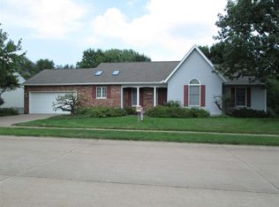 1787 Streamside Dr, Bettendorf, IA 52722