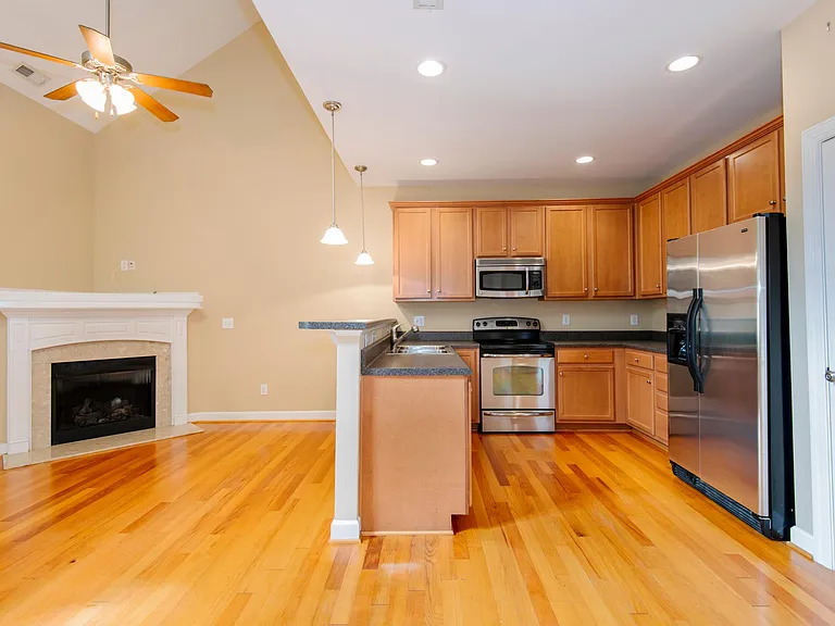 1103 Willowgrass Ln — Photo 4