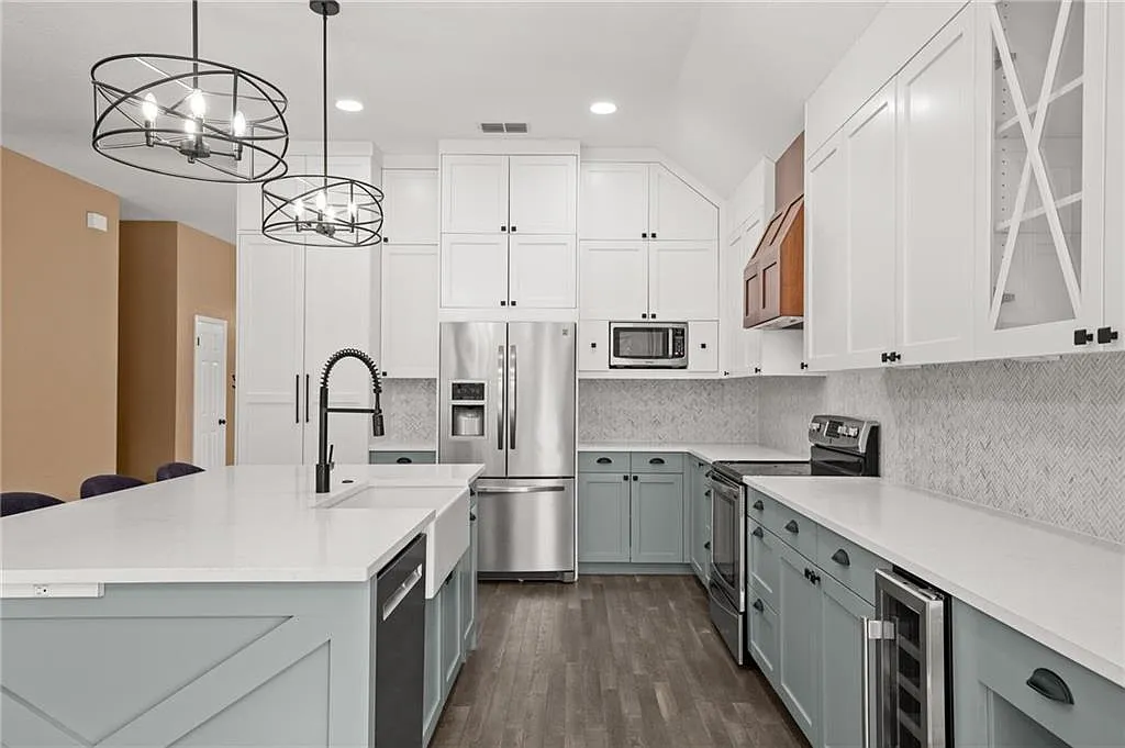 4 bed, 2.0 bath, 2104 sqft, $3,000 — Photo 4