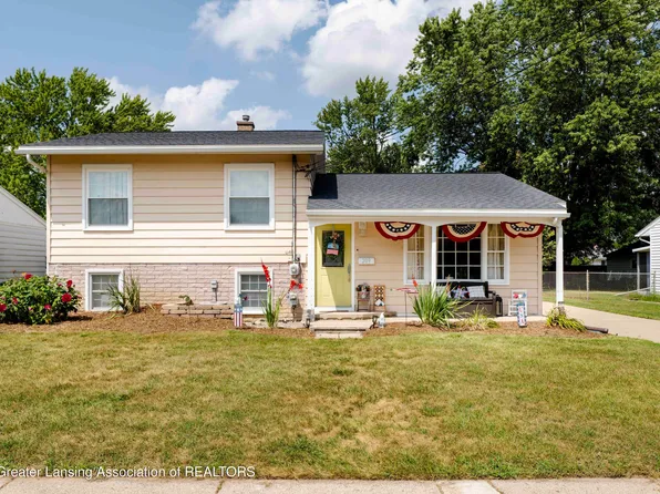 209 Pearl St, Grand Ledge, MI 48837