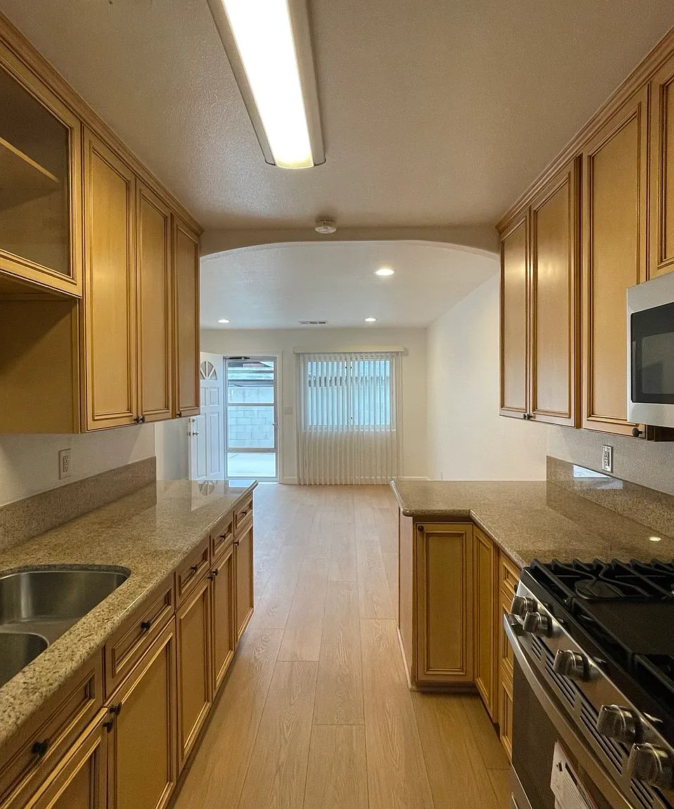 10257 Strathern St — Photo 3