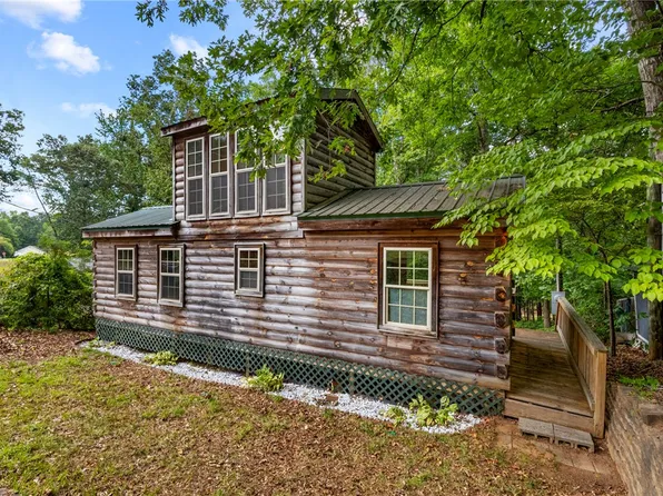 360 N Port Bass Dr, Fair Play, SC 29643