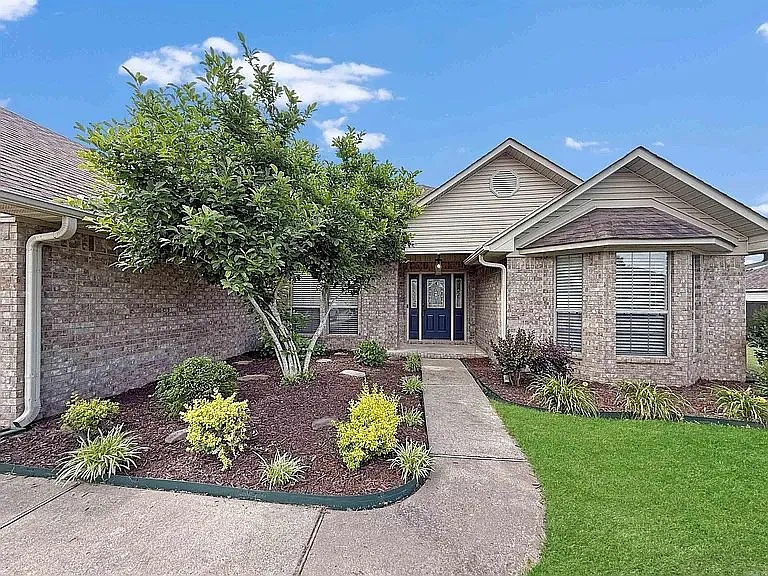 12 Weaver Cir — Photo 1