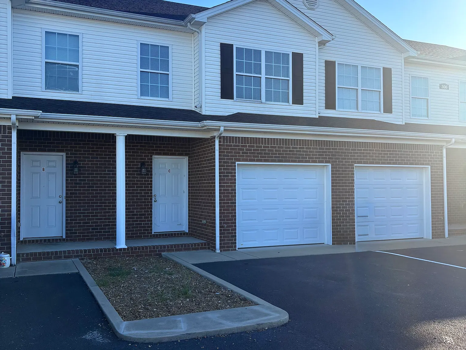 2 bed, 2.5 bath, 1331 sqft, $1,095 — Photo 1