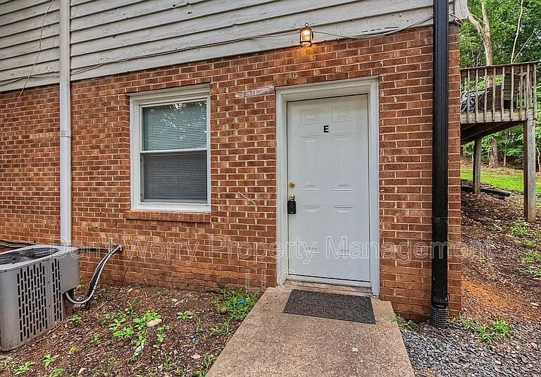 615 Dumaine St — Photo 1