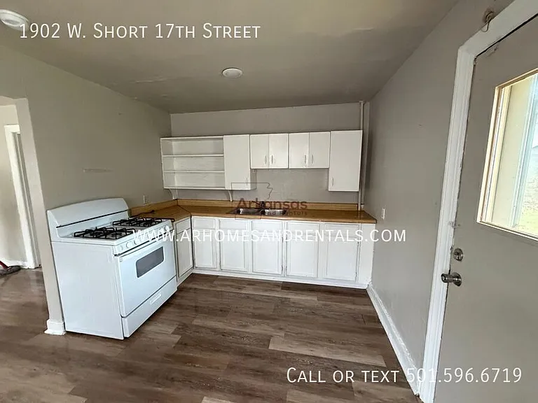 1902 W Short 17th St — Photo 5
