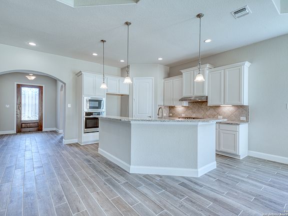 3rd image of 602 Pond Bluff