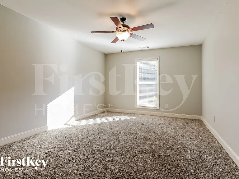 1028 Lake Vista Dr — Photo 8