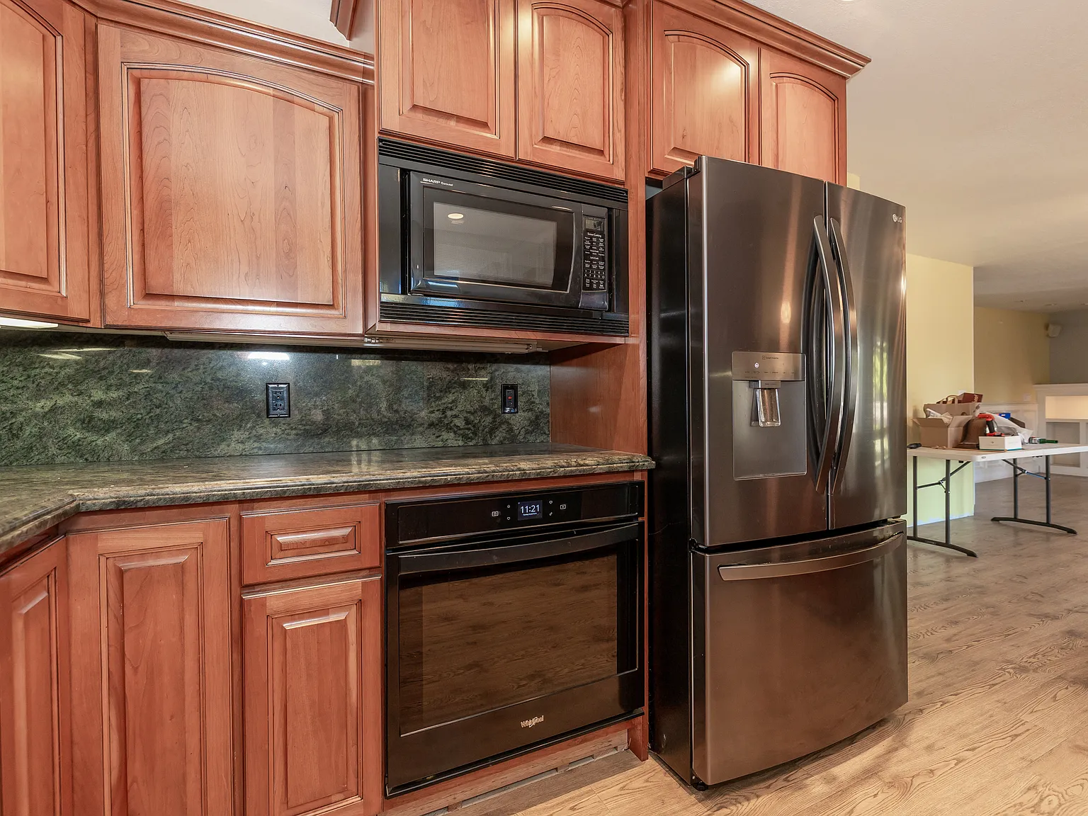 3 bed, 2.5 bath, 2576 sqft, $5,400 — Photo 3