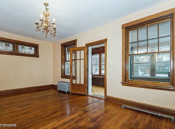 3rd image of 6548 N Greenview Ave #1