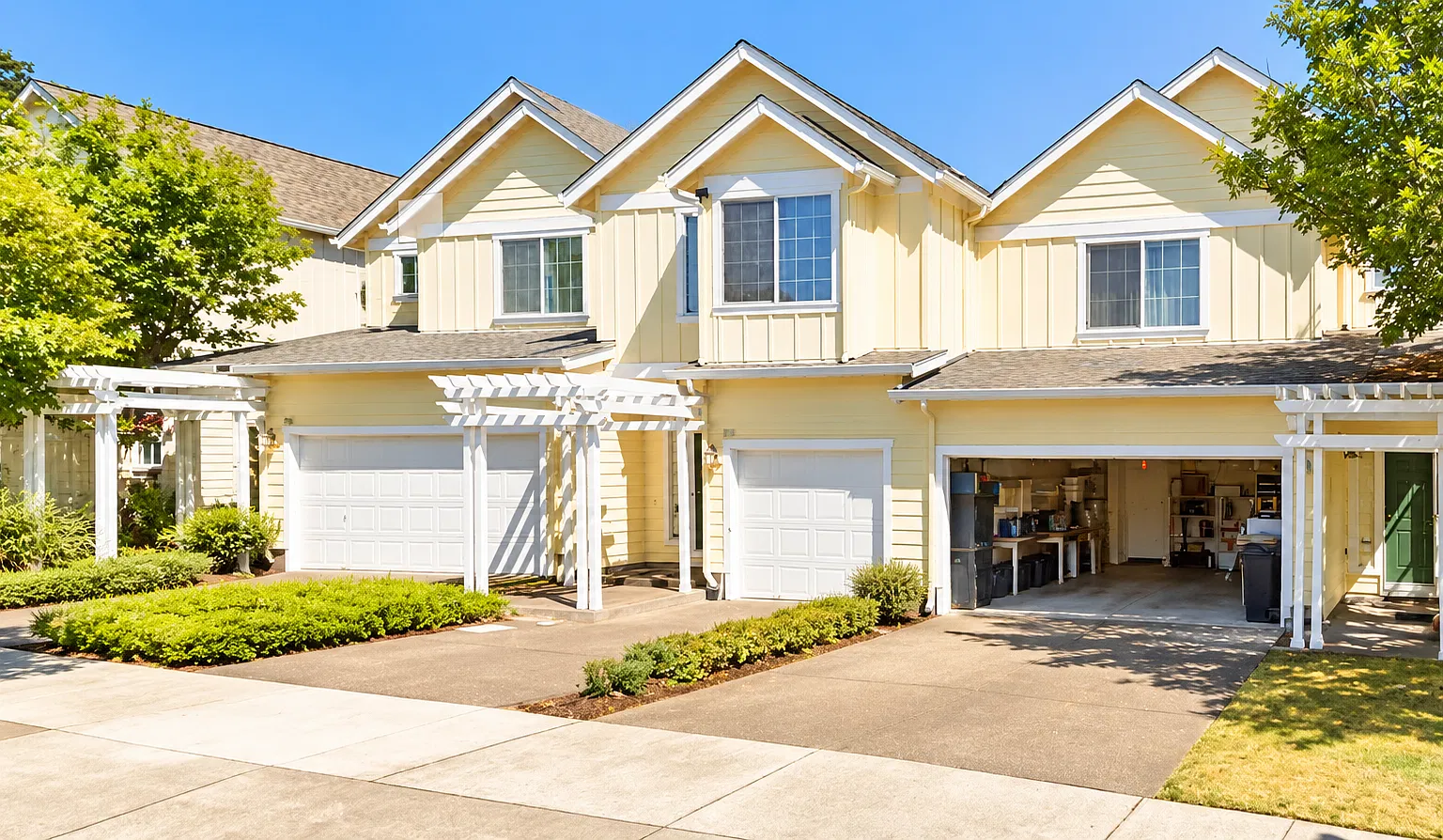 3 bed, 2.5 bath, 1396 sqft, $2,380 — Photo 1