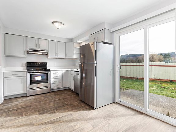 3rd image of 1135 Dean Dr #2