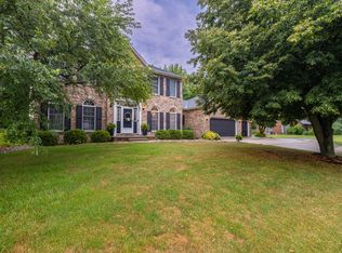 15955 Raintree Rd, Bloomington, IL 61705