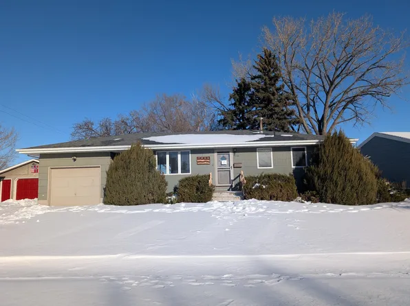 1216 NW Sunset Blvd, Minot, ND 58703