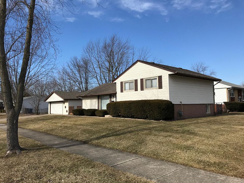 1st image of 6 N Pine Ln