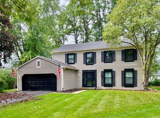 1 Melrose Ct, Fox River Grove, IL 60021